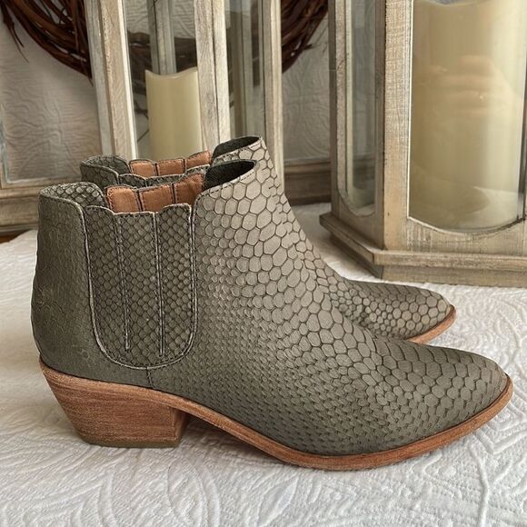 Joie Barlow Snakeskin Ankle Booties - 37 - Good Condition - Picture 2 of 16